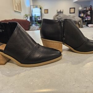 DV by Dolce Vita Black Leather Mules with Tan Heel